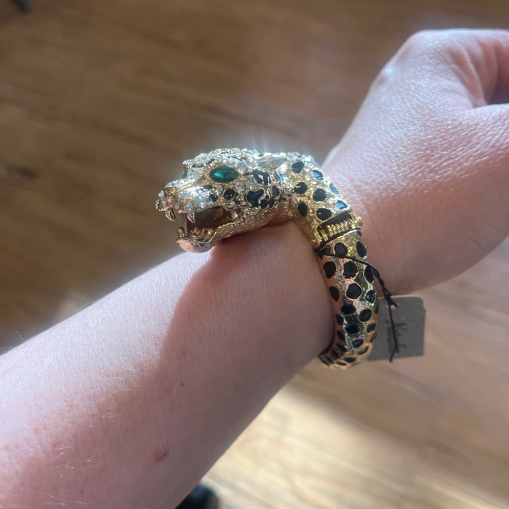 NWT Natasha Leopard Goldtone Bracelet Clamper - Heavy! - Picture 11 of 12